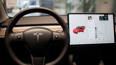 El regulador de seguridad automovilística de Estados Unidos abrió una nueva investigación sobre problemas de seguridad en los autos Tesla.