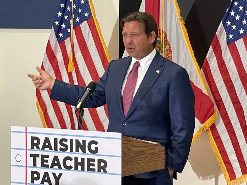 Gobernador de Florida anuncia aumento salarial de los maestros
