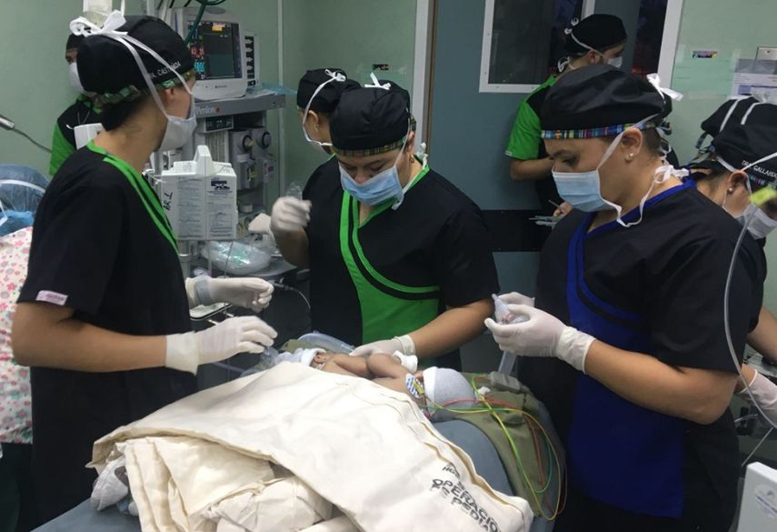 Momento previo a la operación de separación de las siamesas Las Esmeraldas en un hospital de Guatemala.