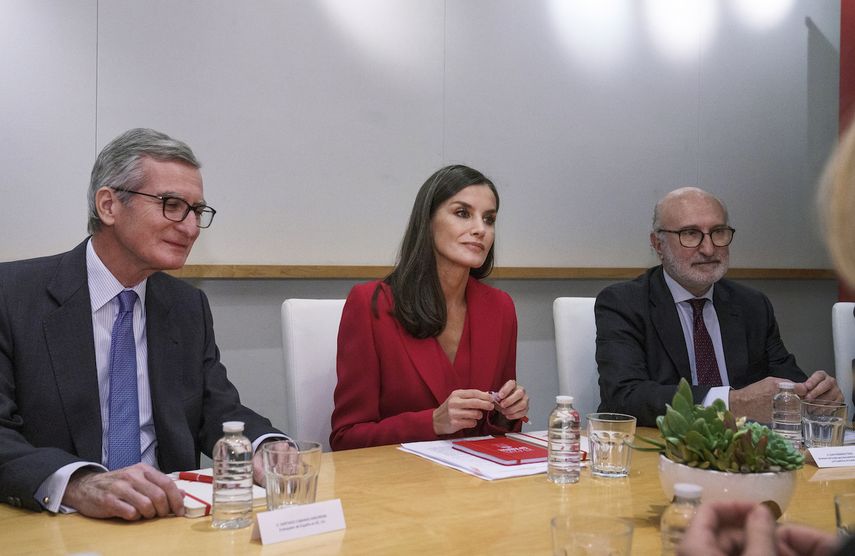 La reina Letizia de España durante una reunión en el nuevo centro del Instituto Cervantes en Los Ángeles, el lunes 12 de diciembre de 2022.&nbsp;