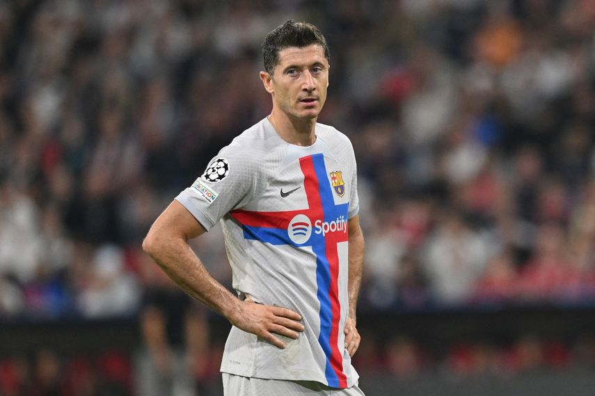 El delantero polaco del Barcelona, Robert Lewandowski sin suerte contra su exequipo el Bayern de Múnich