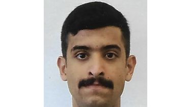 Fotograf&iacute;a sin fecha facilitada por el FBI en la que aparece Mohammed Alshamrani, el estudiante saud&iacute; que abri&oacute; fuego dentro de un aula en la Estaci&oacute;n A&eacute;rea Naval de Pensacola, el viernes, antes de que agentes lo abatieran a tiros.&nbsp;