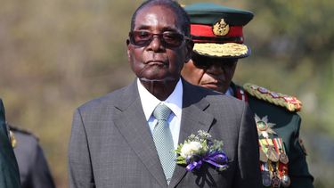 La semana pasada, los militares tomaron el control de las principales instituciones en un golpe de Estado y Mugabe pasó a estar bajo arresto domiciliario.&nbsp;