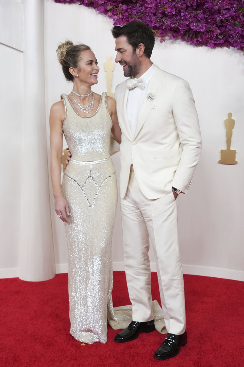 Emily Blunt y John Krasinski llegan a los Óscar el domingo 10 de marzo de 2024 en el Dolby Theatre de Hollywood.