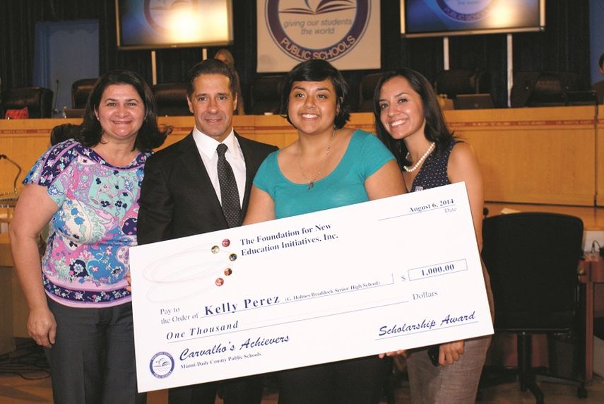 Kelly Perez fue una de las que recibió el premio (FRANK DíAZ DONIKIáN)