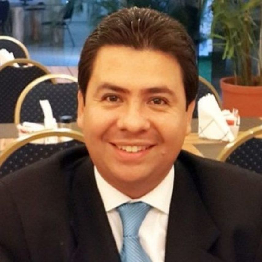 El embajador argentino en Bolivia afirma que su país no comprará más gas boliviano pero el analista energético Gómez Úzqueda asegura que los planes del nuevo gobierno de Macri son otros y que no cortará la relación con la nación vecina