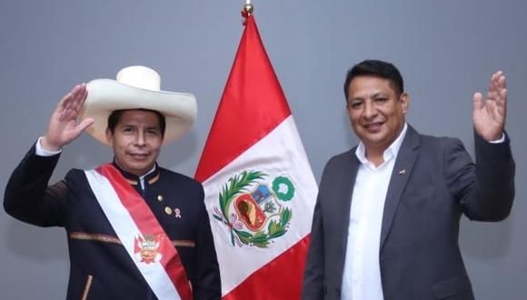 El presidente de Perú, Pedro Castillo, junto al operador de Vladimir Cerrón, Richard Fredy Rojas García, quien es investigado por la fiscalía. El presidente de Perú, Pedro Castillo, junto al operador de Vladimir Cerrón, Richard Fredy Rojas García, quien es investigado por la fiscalía.