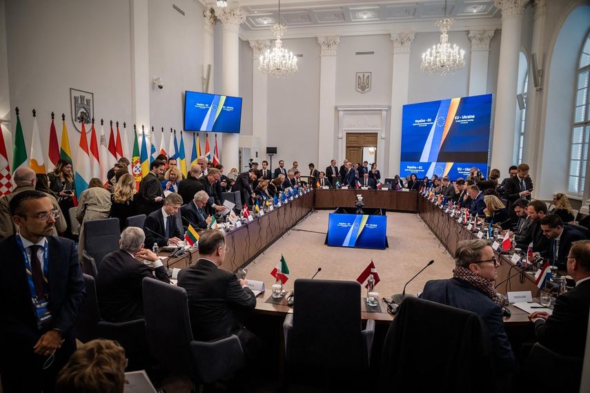 Ministros de Relaciones Exteriores de la Unión Europea (UE) aprueban el 9 de mayo de 2025 crear un tribunal para juzgar a Rusia por su invasión a Ucrania