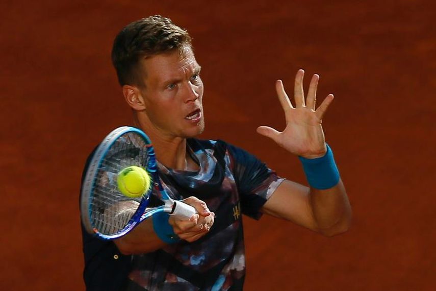 El tenista checo Tomas Berdych enfrentará a Rafael Nadala en las semifinales del torneo de Madrid. (EFE)