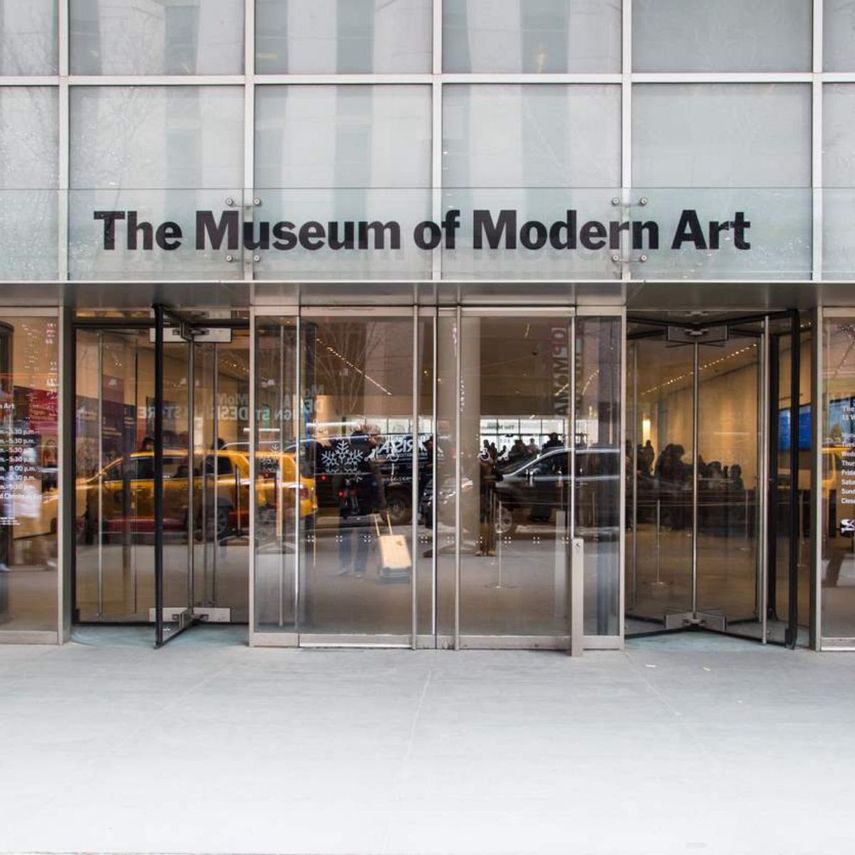 El Museum of Modern Art, más conocido por su acrónimo MoMA, es un museo de arte situado en el Midtown de Manhattan (Nueva York).&nbsp;