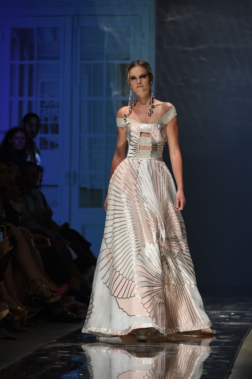 Los diseños de Oscar Carballo abrieron Miami Fashion Week 2018.