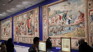 El público asiste a la presentación para la prensa de la exposición Rafael: Poesía sublime: en el Museo Metropolitano de Arte de Nueva York, el 27 de marzo de 2026. &nbsp;