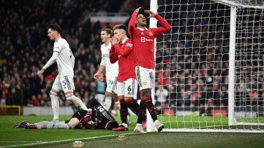El Manchester United mostraba estar enrumbado a cosechar más triunfos, pero en la copa inglesa pinchó con un empate que apenas pudieron amarrar