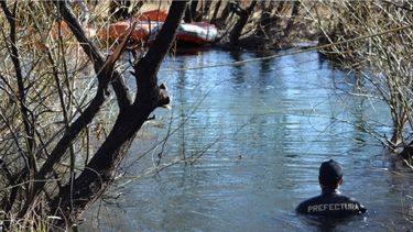 Un grupo de buzos de la Prefectura Naval encontró un cuerpo en el río Chubut, en la patagonia argentina, y ahora se investiga si pertenece al desaparecido Santiago Maldonado.