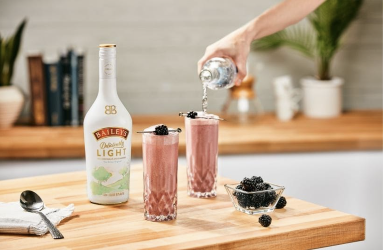 BAILEYS BLACKBERRY CREAM FIZZ.