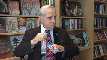 Ángel Cuadra, durante una entrevista con Rolando Morelli para la serie Rostros y voces cubanos de la editorial Gota a Gota.