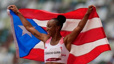 El puertorriqueña Jasmine Camacho-Quinn reacciona tras ganar la final de los 100 metros con vallas femeninos de los Juegos Olímpicos de Tokio