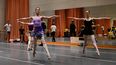 Joy Womack y sus compañeros bailarines ensayan en el Segerstrom Center for the Arts el 30 de septiembre de 2022 en Costa Mesa, California.