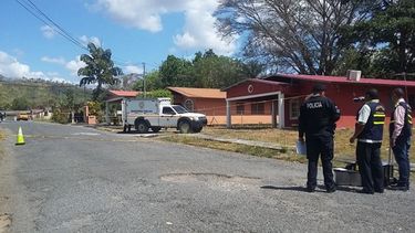 Una mujer, identificada como Romina Peraza Torres, fue encontrada muerta, desnuda y con heridas de arma blanca a las afueras de una vivienda en&nbsp;en la provincia panameña de Chiriquí.