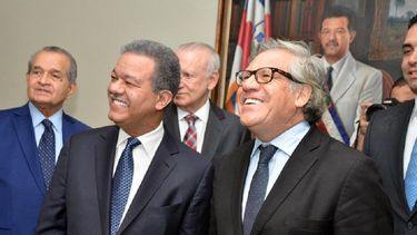 Luis Almagro, Secretario general de la OEA, reunido con el expresidente dominicano Leonel Fernandez el 18ABR17 en Santo Domingo.