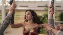 Una imagen proporcionada por Warner Bros. Pictures en la que Gal Gadot, en el papel de Wonder Woman, aparece en una escena de Wonder Woman 1984. WarnerMedia anunció recientemente que Wonder Woman 1984 se estrenará en cines y en HBO Max casi simultáneamnete el próximo mes, debido a la pandemia. Una imagen proporcionada por Warner Bros. Pictures en la que Gal Gadot, en el papel de Wonder Woman, aparece en una escena de Wonder Woman 1984. WarnerMedia anunció recientemente que Wonder Woman 1984 se estrenará en cines y en HBO Max casi simultáneamnete el próximo mes, debido a la pandemia.