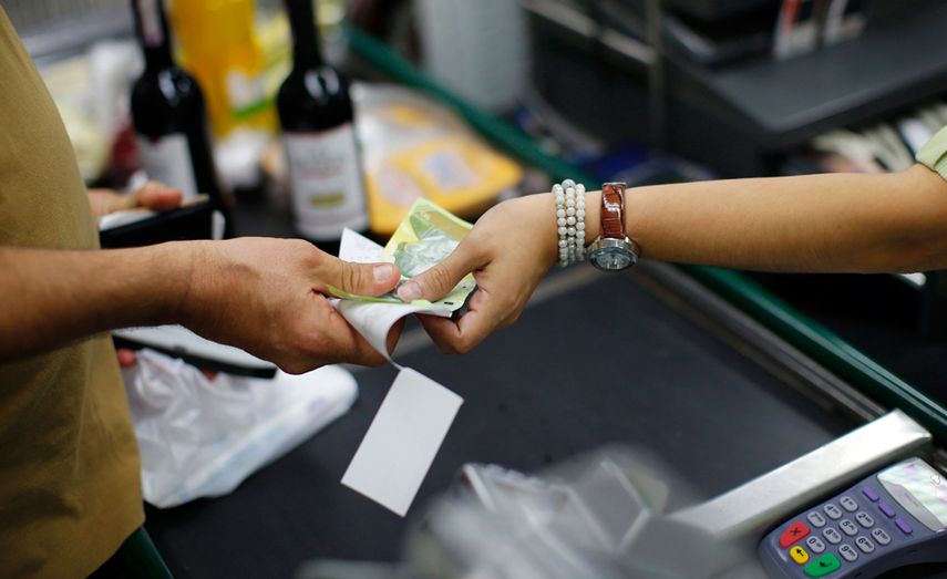 La crisis que atraviesa Venezuela fue analizada por 24 firmas consultoras que prevén para finales de 2015 un decrecimiento económico entre 2% y 11%. (ARCHIVO)