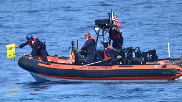 Apenas la Guardia Costera fue avisada se inició una búsqueda por mar y aire que hasta el momento no ha dado con la persona.
