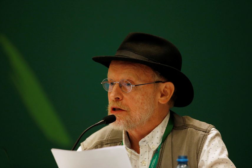 El poeta mexicano Hermann Bellinghausen conversa sobre la obra del escritor portugués José Saramago, Premio Nobel de Literatura, durante un panel en la Feria del Libro de Guadalajara.&nbsp;