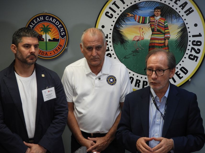 Ingeniero Óscar Rodríguez, intendente de Asunción, capital de Paraguay, Esteban Bovo, alcalde de Hialeah y Eduardo Gamarra, profesor de la Universidad Internacional de Florida (FIU).&nbsp;