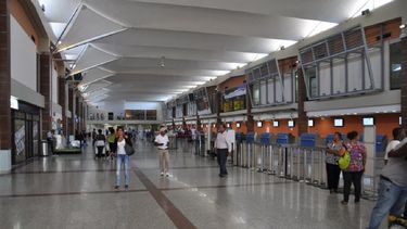 Cubanos, venezolanos y estadounidenses, entre los ciudadanos deportados.