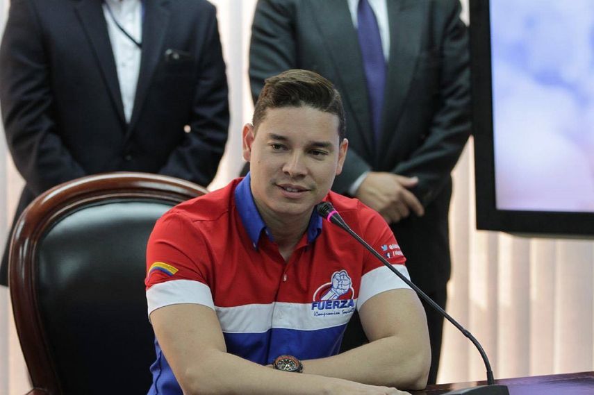 En un comunicado oficial urgente, la SECOM se limitó a informar que Ivan Espinel renunció al Ministerio de Inclusión Económica y Social.