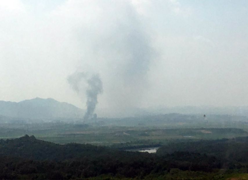 Una columna de humo en la localidad fronteriza norcoreana de Kaesong, vista desde Paju, Corea del Sur, el 16 de junio de 2020.&nbsp;
