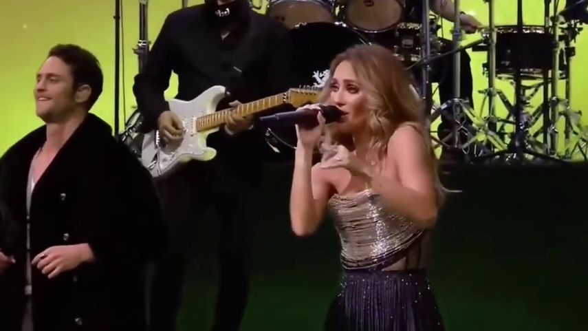Anahí y Christopher Uckermann durante el reencuentro de RBD transmitido a través de las redes sociales.&nbsp;
