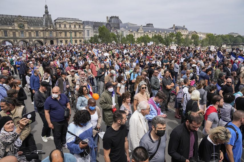 Cerca de 230.000 personas protestan en Francia contra el certificado de vacunación&nbsp;