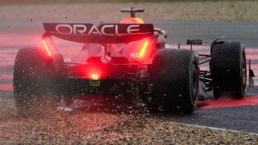 El holandés Max Verstappen, piloto de Red Bull, se sale del circuito durante la clasificación sprint para el Gran Premio de China de la Fórmula 1, el viernes 19 de abril de 2024, en el Circuito Internacional de Shanghái.&nbsp;