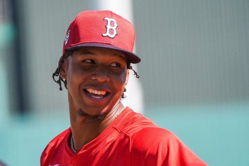 El dominicano Brayan Bello, de los Medias Rojas de Boston, abandona el terreno después de una práctica de pretemporada en Fort Myers, Florida, el jueves 15 de febrero de 2024&nbsp;