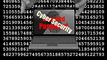 Una laptop con un letrero de seguridad cibernética.