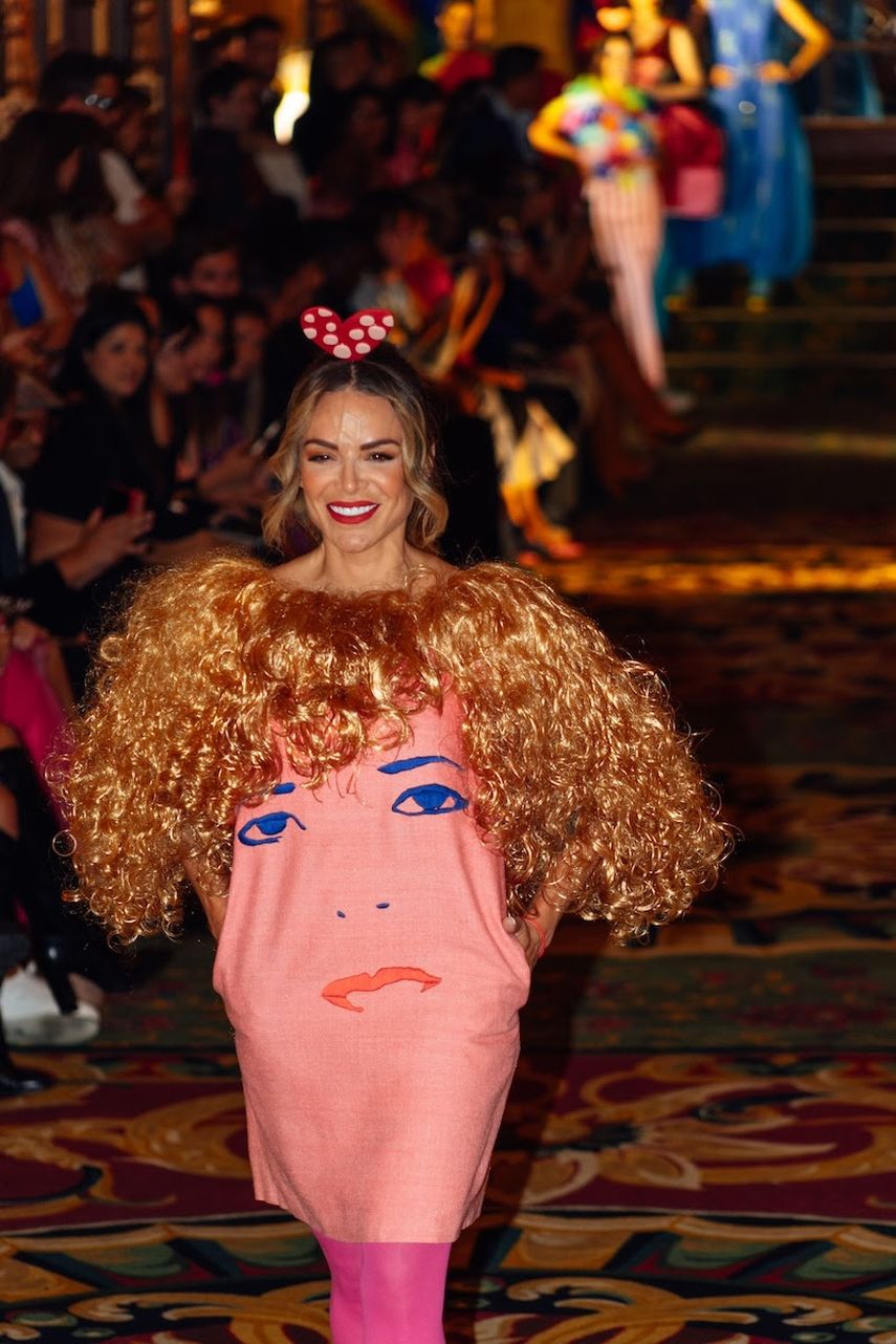 La influencer colombo-venezolana Yohana Vargas en el desfile de la diseñadora española Ágatha Ruiz de la Prada.