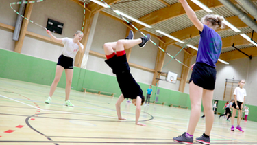 Saltar la soga fomenta el equilibrio y la coordinación