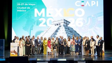 Empresarios españoles y mexicanos despiden el VIII Congreso Iberoamericano en Sevilla (2025), dando paso a la IX edición, que se celebrará en Ciudad de México (2026)
