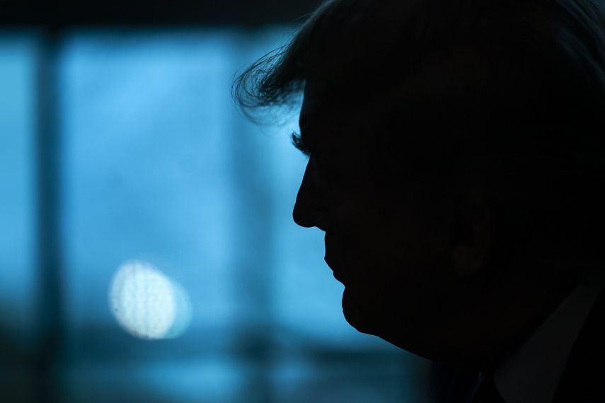 El presidente Donald Trump es visto en un encuentro con veteranos de la Segunda Guerra Mundial en la Oficina Oval de la Casa Blanca en Washington, EEUU, en abril de 2019.