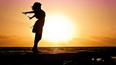 La respiración debe hacerse profunda y relajada.&nbsp;