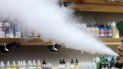 Fotografía del 3 de septiembre del 2019 de un vendedor exhalando en una tienda de vapeo mientras fuma un cigarrillo electrónico en Maine, EEUU. Fotografía del 3 de septiembre del 2019 de un vendedor exhalando en una tienda de vapeo mientras fuma un cigarrillo electrónico en Maine, EEUU.