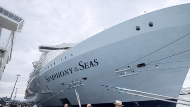 En esta ocasión, la embarcación realiza un itinerario especial vinculado a un viaje temático organizado por Atlantis Events, promocionado como uno de los mayores encuentros festivos de la comunidad LGBTQ+ en altamar.