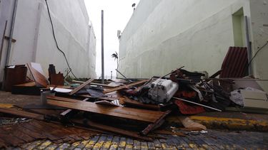 La secretaria del Departamento de Educación (DE), Julia Keleher, instó a los directores escolares, de región y ayudantes de distrito a que intenten, en la medida de lo posible, recopilar y enviar el estado de situación de sus escuelas tras el paso del huracán María.