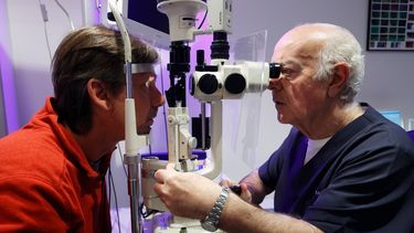 El uso de pantallas disminuye más de un 40% el parpadeo.