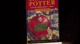 Fotograf&iacute;a del 20 de mayo de 2013 de una copia de la primera edici&oacute;n del primer libro de la serie de Harry Potter, titulado Harry Potter y la piedra filosofal, en la casa de subastas Sothebys en Londres.