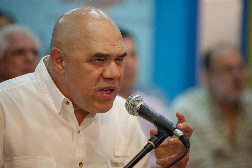 Torrealba anunció que para evitar que se presenten confusiones durante la jornada electoral sólo están autorizando a cinco miembros del Comando de la Venezuela 