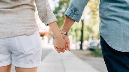 Nos enamoramos y nos casamos, aunque quizás con un miedo inconsciente, el niño nos está diciendo ¡cuidado, eso que llaman matrimonio no funciona, recuerda el de papá y mamá!.&nbsp;