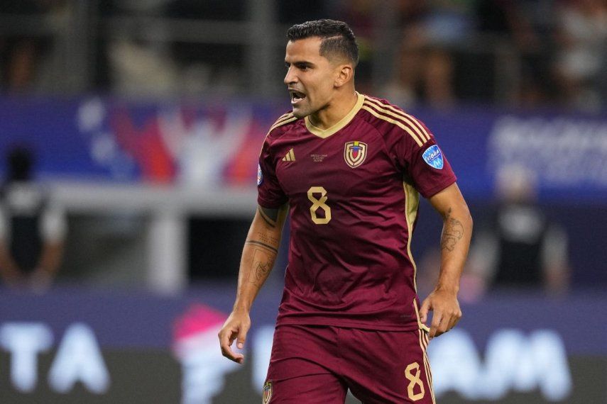 El centrocampista venezolano Tomás Rincón celebra luego de anotar un tiro penal en un partido de la Copa América, el 5 de julio de 2024.